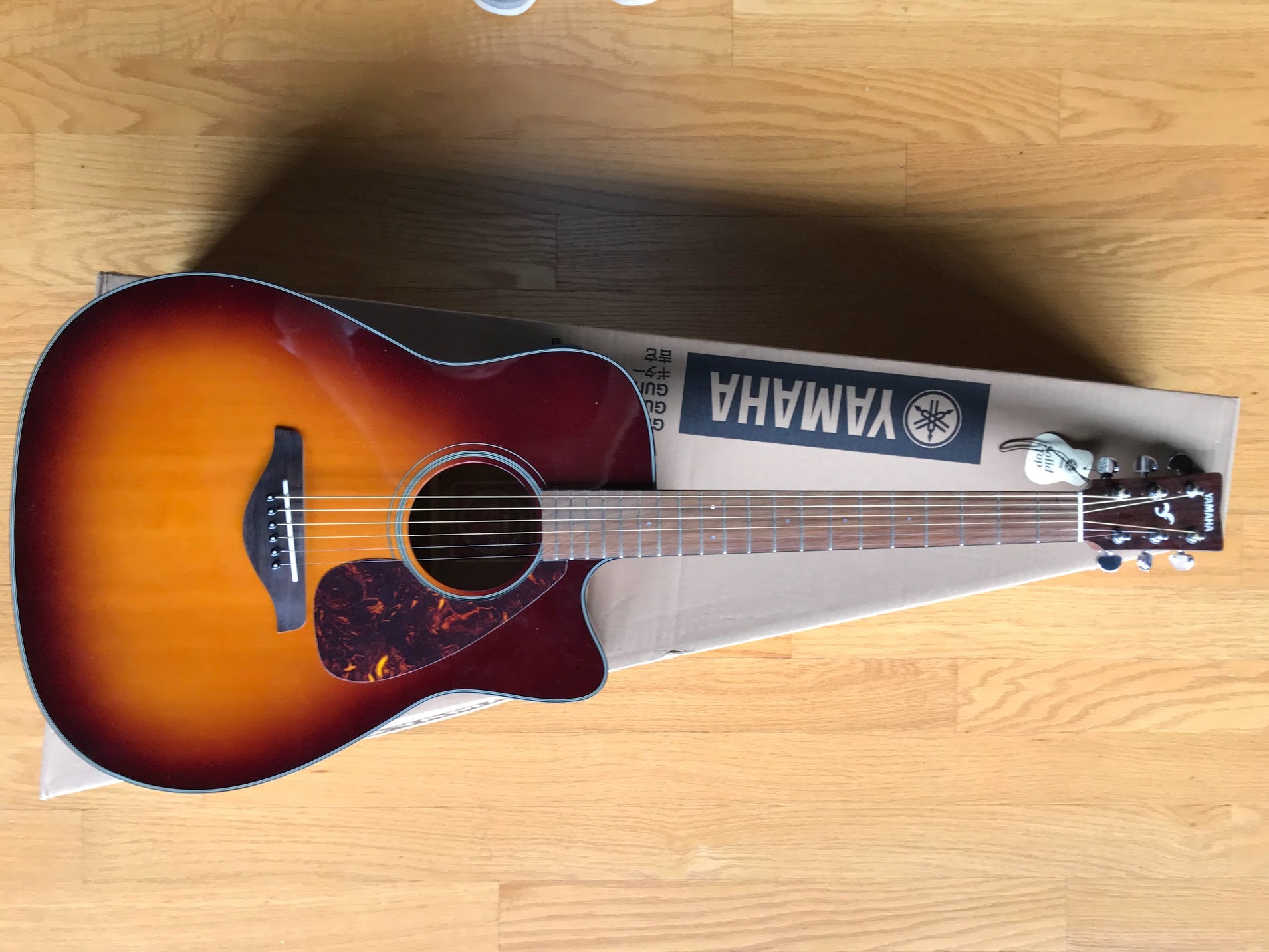 Yamaha fgx700sc acoustic electric shop guitar